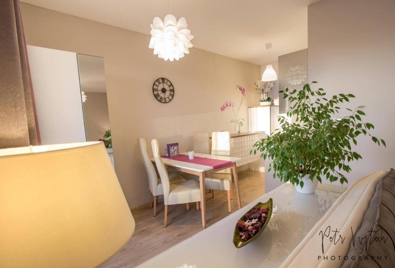 Luxurious, Lovely And Romantic Apartment In Tábor Buitenkant foto